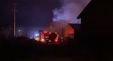 Bursa'da mobilya imalathanesindeki yangın söndürüldü