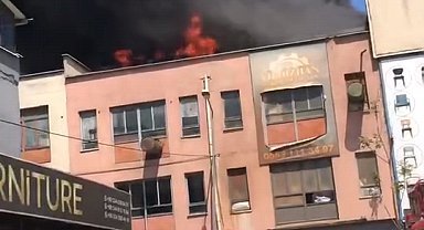 Bursa'da, mobilya imalathanesinin çatı katında yangın