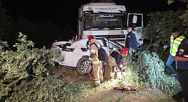 Bursa'da TIR ile otomobil çarpıştı: 1 ölü, 1 yaralı