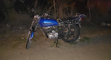 Çalıntı motosikletle polisten kaçan 2 kişi, kaza yapınca yakalandı