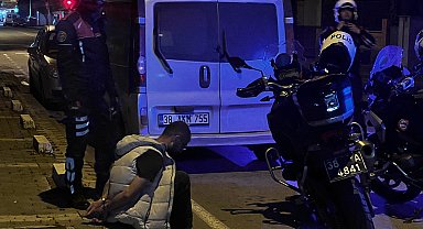 Cezaevinden izinli çıktı, polisten kaçmak isterken uyuşturucuyla yakalandı