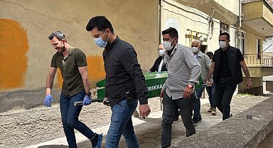 Çilingirle girilen evde, derin dondurucuda parçalanmış ceset bulundu