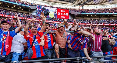 Crystal Palace, ilk kez FA Cup'ı müzesine götürdü