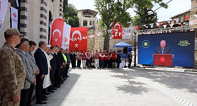 Depremde hasar alan Kurtuluş Camii ibadete açıldı