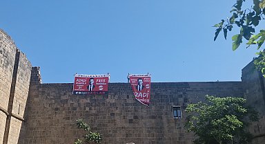 Diyarbakır'da surlara asılan 'İmamoğlu' pankartlarına polis el koydu