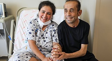Doktorları, 2'şer kez böbrek nakli olan çifti 'mucize' diye tanımladı