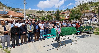 Dumandan zehirlenen çift toprağa verildi