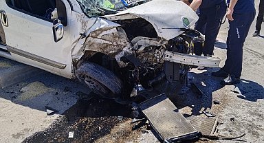 Duvara çarpan hafif ticari aracın sürücüsü öldü