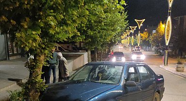 Edirne'de, ağaca çarpan otomobilin alkollü sürücüsü yaralandı