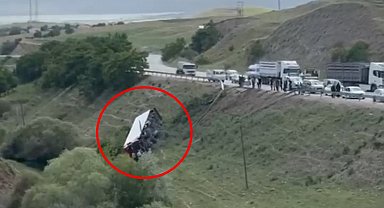 Elazığ'da TIR ile otomobil çarpıştı: 1 ölü, 2 ağır yaralı