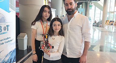 Elektronik öğretmeni, kızlarıyla katıldığı robot yarışmasında 3 derece elde etti