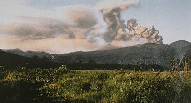 Endonezya'daki Dukono Yanardağı'nda patlama meydana geldi