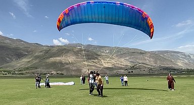 Engelli çocuklara, yamaç paraşütü eğitimi