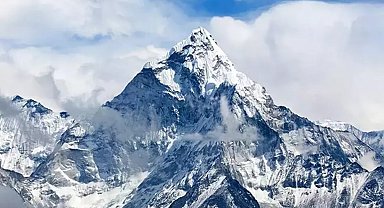 Everest'e tırmanmaya çalışan Filipinli dağcı yorgunluktan hayatını kaybetti