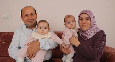 Evlat hasreti çeken çift, 25 yıl sonra ikizlerini kucaklarına aldı