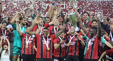 Fatih Karagümrük kupasını aldı