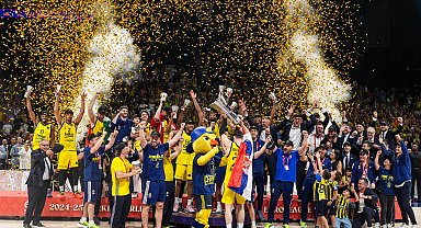 Fenerbahçe Beko EuroLeague Şampiyonu oldu, sporcular ve futbol takımından kutlamalar geldi