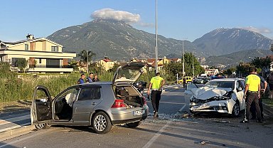 Fethiye'de 2 otomobil çarpıştı; 1 ölü, 3 yaralı