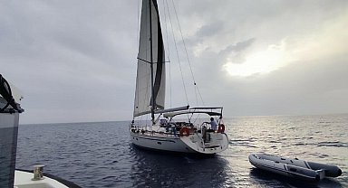 Fethiye'de yelkenli teknede 2 göçmen kaçakçısı ve 33 kaçak göçmen yakalandı