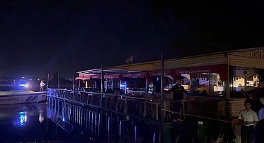 Fırat Nehri'nde duba restoranın halatının kopması paniğe neden oldu