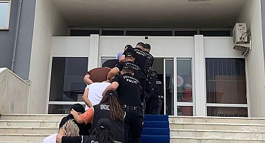 Fuhuş, rüşvet ve insan ticareti operasyonunda yakalanan 10 şüpheli adliyede
