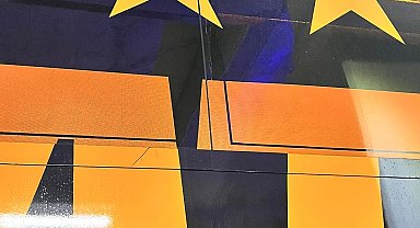 Galatasaray otobüsüne taşlı saldırı