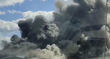 Gebze'de boya fabrikasında yangın