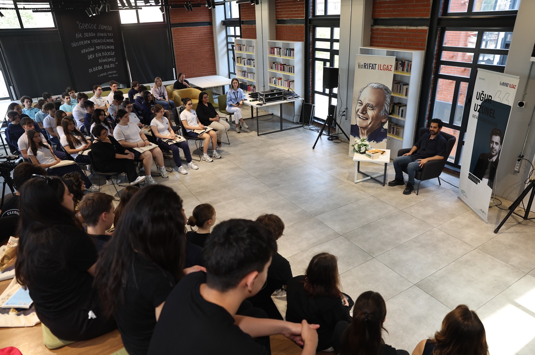 Genç oyuncu, öğrencilere “Hababam Sınıfı”nı okudu 