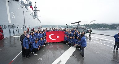 Gençler, TCG Anadolu ile Samsun'a doğru tarihi yolculuk yapıyor