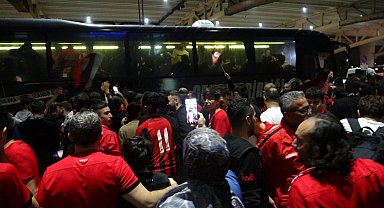 Gençlerbirliği'ne Esenboğa Havalimanı'nda coşkulu karşılama