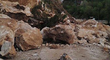 Giresun'da heyelan yolu kapattı