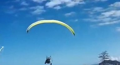 Giresun'da paramotorun denize düşme anı kamerada