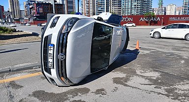 Hafif ticari araç ile otomobil çarpıştı: 2'si bebek 6 yaralı