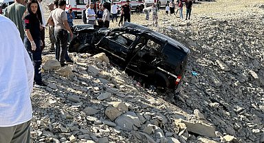 Hafif ticari araç şarampole devrildi: 3 ölü, 3 yaralı