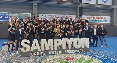 Hentbol Erkekler Süper Ligi şampiyonu Beşiktaş, kupayı kaldırdı