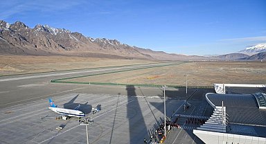 Hindistan, 24 havalimanının kapalı kalma süresini 15 Mayıs'a kadar uzattı