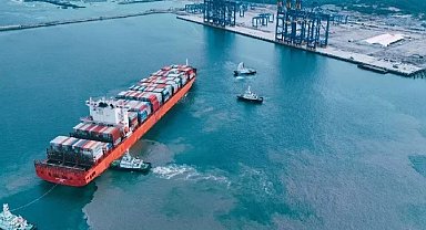 Hindistan'da konteyner gemisi battı