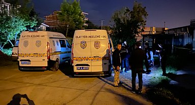 Husumetlisi ile yanındaki eşi ve oğlunu tabancayla yaraladı; motosikletle kaçtı