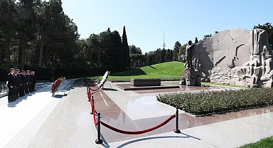 İçişleri Bakanı Yerlikaya, Haydar Aliyev'in mezarını ziyaret etti