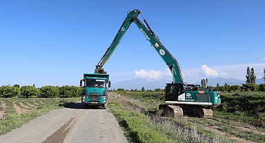 Iğdır'da sulama ve tahliye kanalı temizleniyor; tarımsal verimlilik artacak