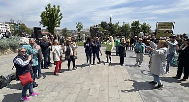 İhalenin iptalini göbek atarak kutladılar