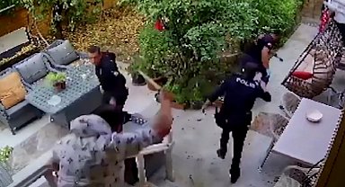 İhbara gelen polisi bıçaklayan Emre'nin babası: Emre 'Şeytanlar bastı' diyerek domates, salatalık fırlatıp sirke döküyordu