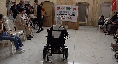 İHH, 60 adet akülü tekerlekli sandalye dağıttı