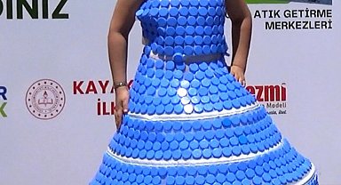 İlkokul öğrencileri, topladıkları atıkları kıyafete dönüştürüp defilede sergiledi