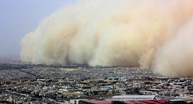 İran'da kum fırtınası nedeniyle eğitime ara verildi