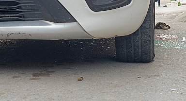 İş dönüşü evinin önünde uğradığı silahlı saldırıda yaralandı