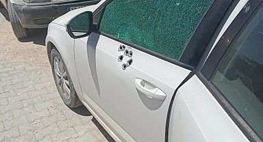 İş insanının park halindeki otomobiline defalarca ateş ettiler