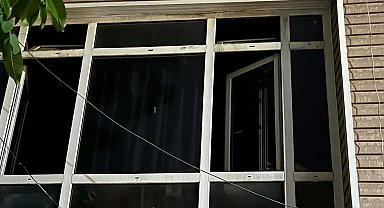 İş merkezinin 2'nci katında kilitli kalan alkollü kişi, pencereden inmek isterken düştü