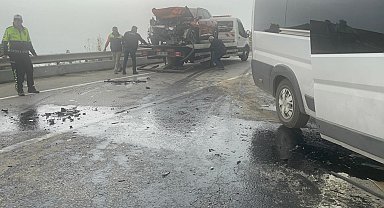 İşçi servis minibüsü ile otomobil çarpıştı: 2'si ağır, 12 yaralı