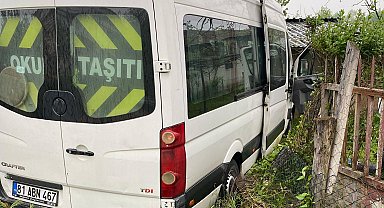 İşçi servisi, cip ve ağaca çarptı: 8 yaralı